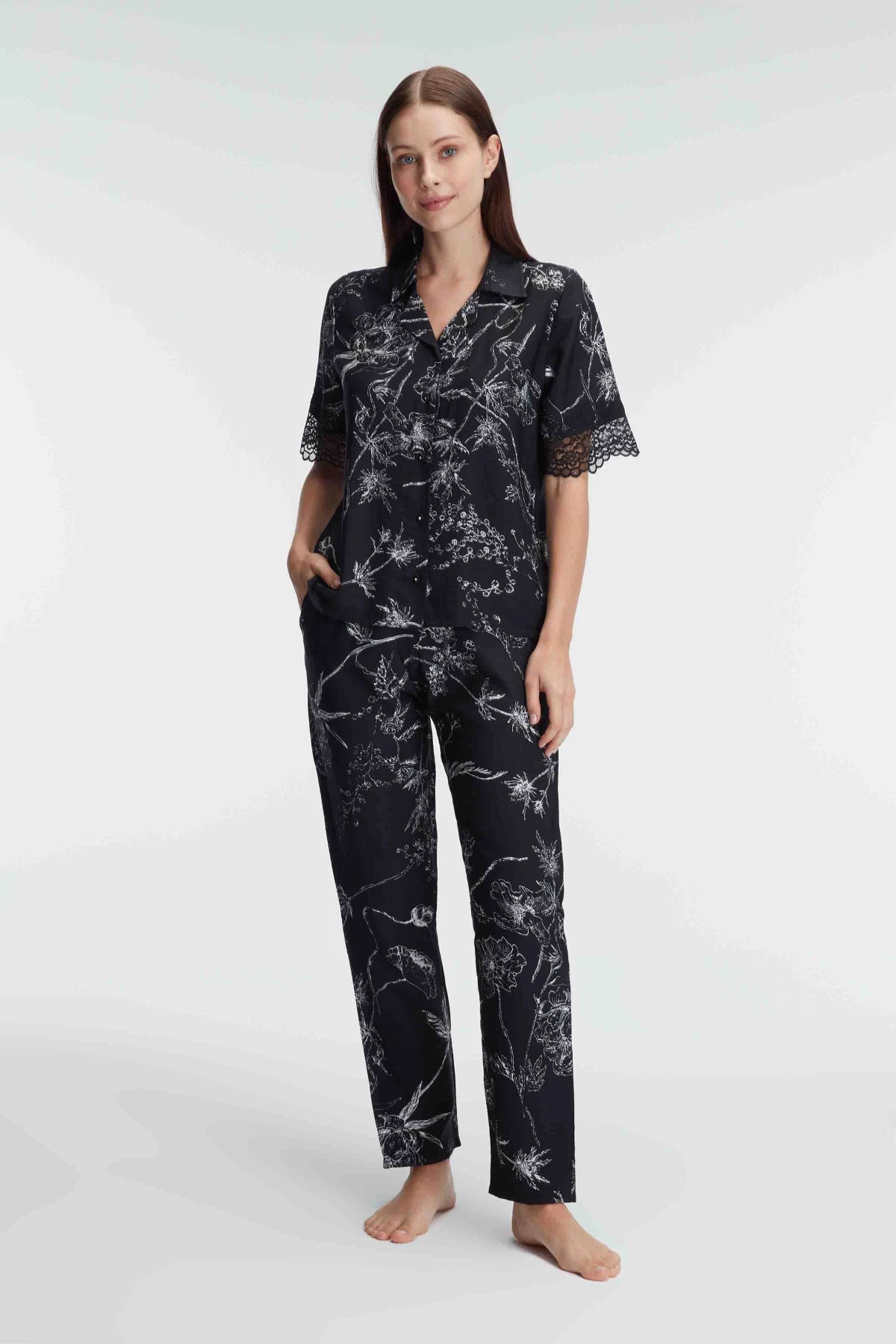 Pyjama en Viscose Motif Floral – Ensemble Chemise ; Pantalon avec Dentelle