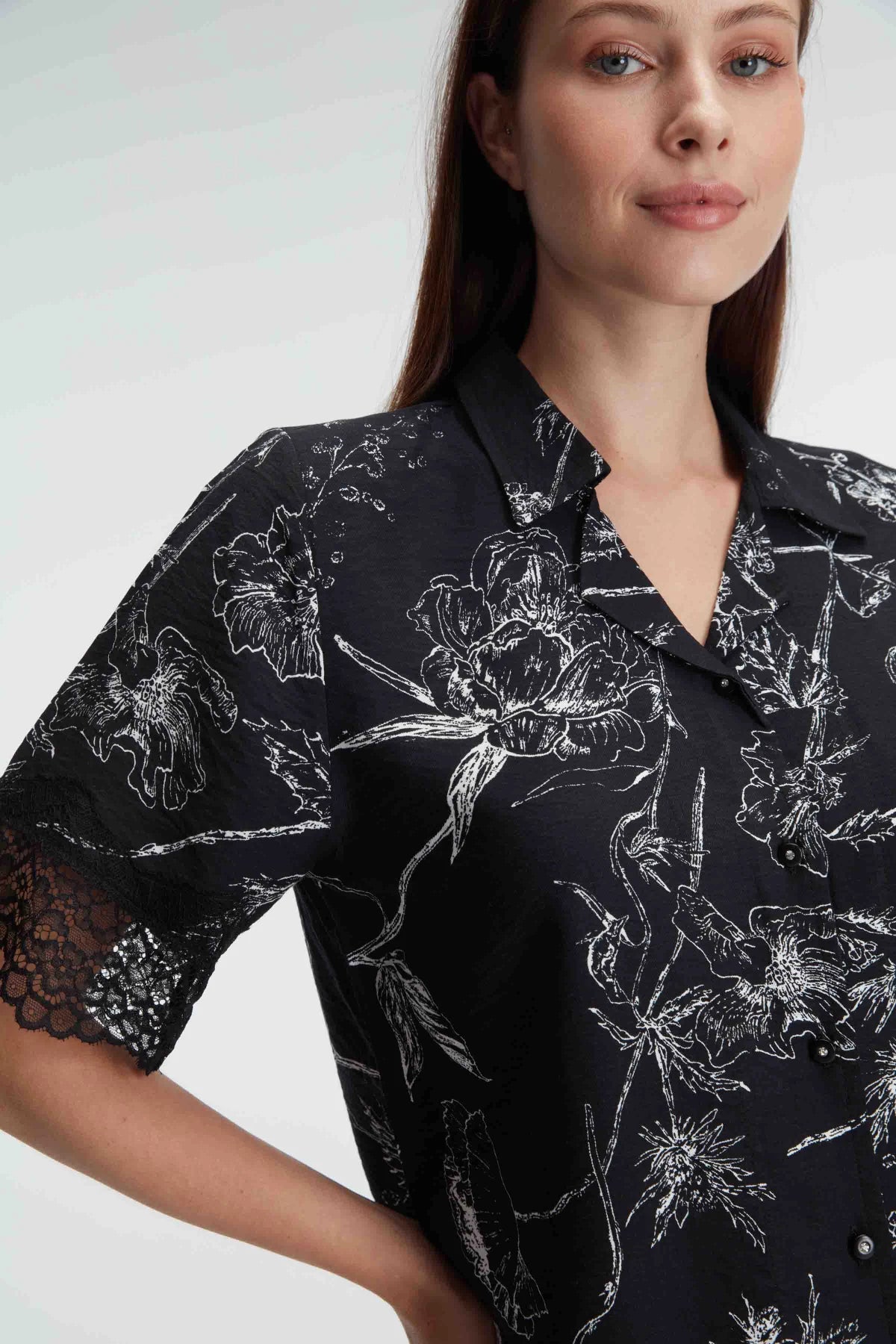 Pyjama en Viscose Motif Floral – Ensemble Chemise ; Pantalon avec Dentelle