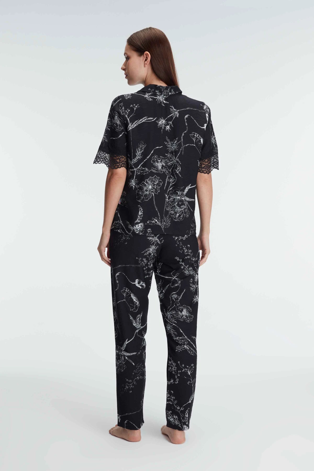 Pyjama en Viscose Motif Floral – Ensemble Chemise ; Pantalon avec Dentelle